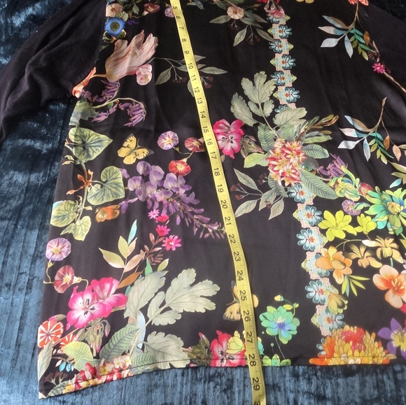 Women's Johnny Was Cashmere & Silk Long Sleeve Floral Black Pullover Top Blouse - Picture 5 of 7
